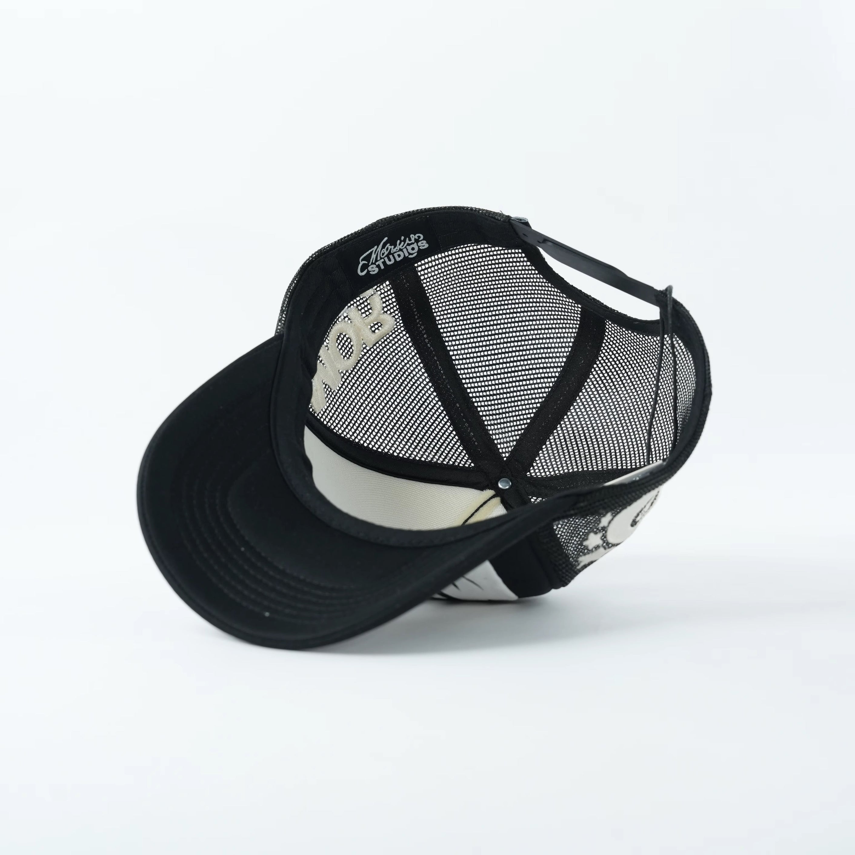 BLACK TRUCKER